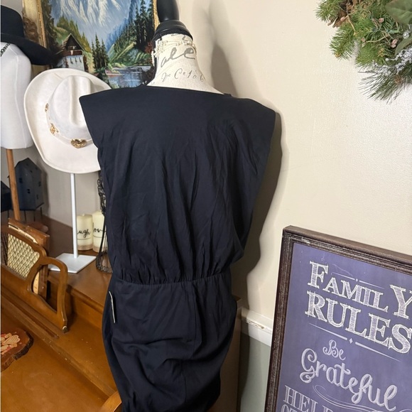 Express Elegant Black Ruched Dress NWT 90.00 - Picture 4 of 5
